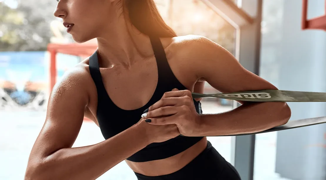 Band Twist Core Workout: Build a Stronger Six-Pack